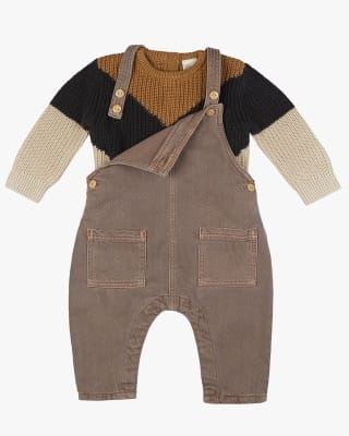 Kleding fotografie plat tuinbroek trui bruin
